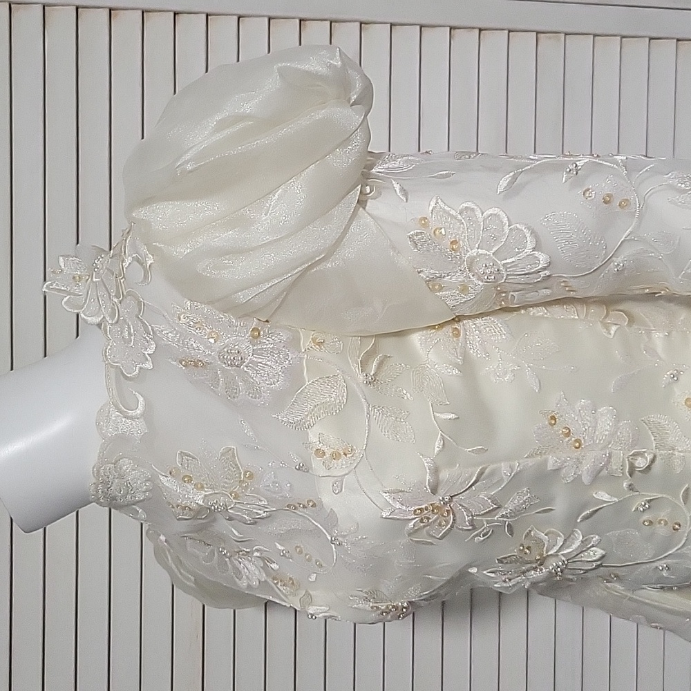 Wedding Dress Womans Sz. M Custom Made Lace Sequins & Beading Puff Sleeve Vint. - Picture 5 of 16